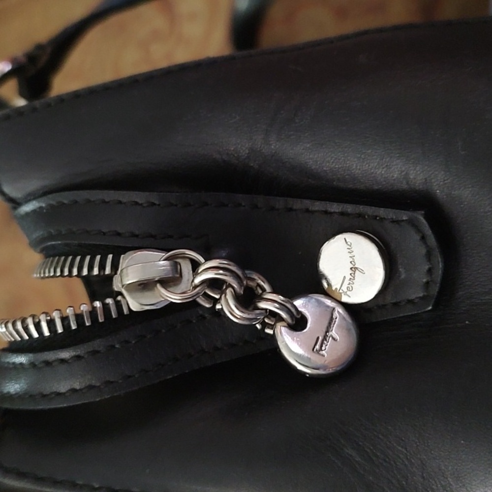 Salvatore Ferragamo BA217154 MSRP $1,000 Italian Leather Black Shoulder Bag EUC - Picture 16 of 16